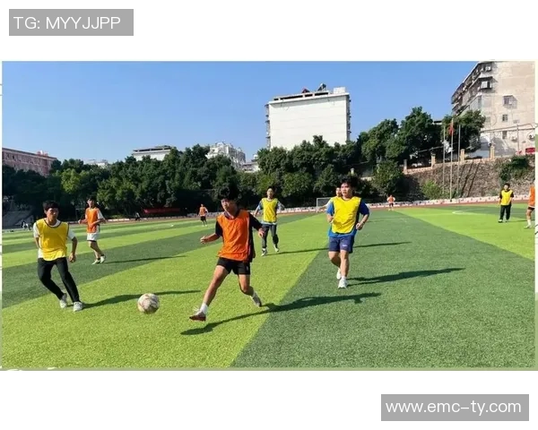 校园足球与职业足球的融合发展与未来展望探讨