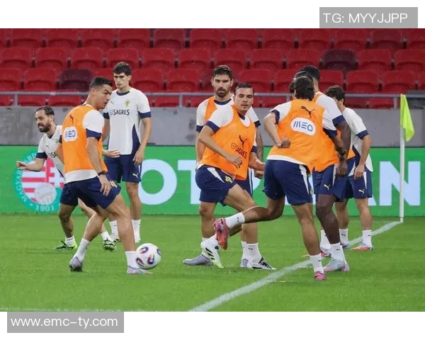 罗纳尔多足球学院诚邀热爱足球的你加入我们的团队,共同培养未来明星球员 罗纳尔多足球学院诚邀热爱足球的你加入我们的团队,共同培养未来明星球员