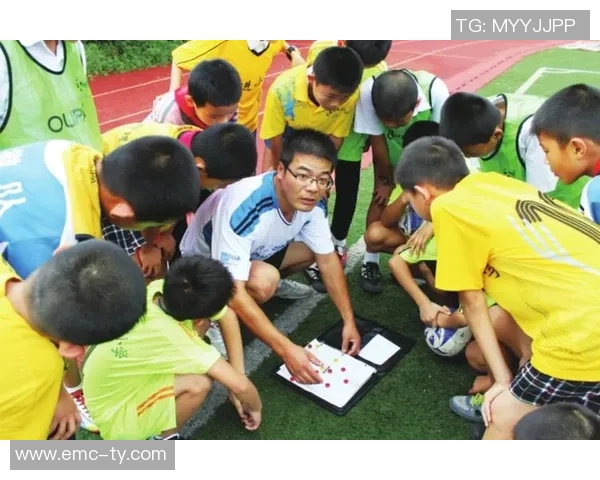 足球传奇元老赛重燃激情昔日英雄再聚首共谱绿茵传奇新篇章