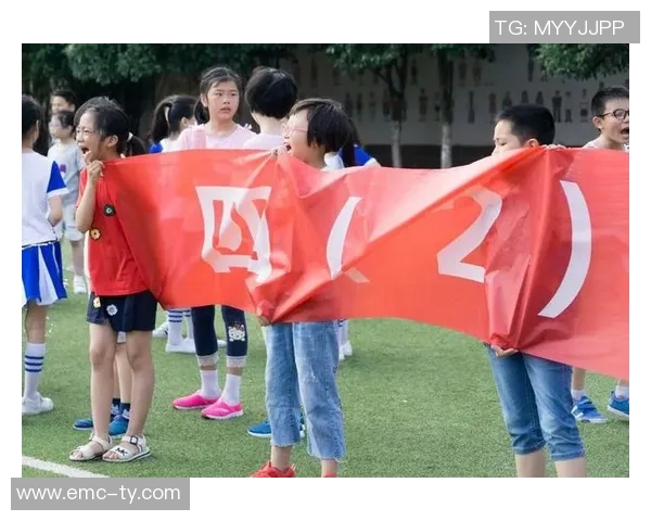 足球宝贝儿童图片展现小朋友们的运动魅力与活力瞬间